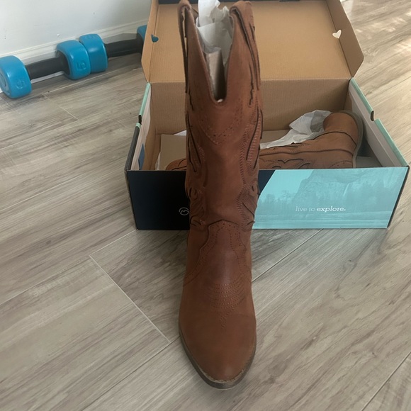 Magellan Outdoors Women's Meredith Chopout Western Boots - Picture 4 of 5